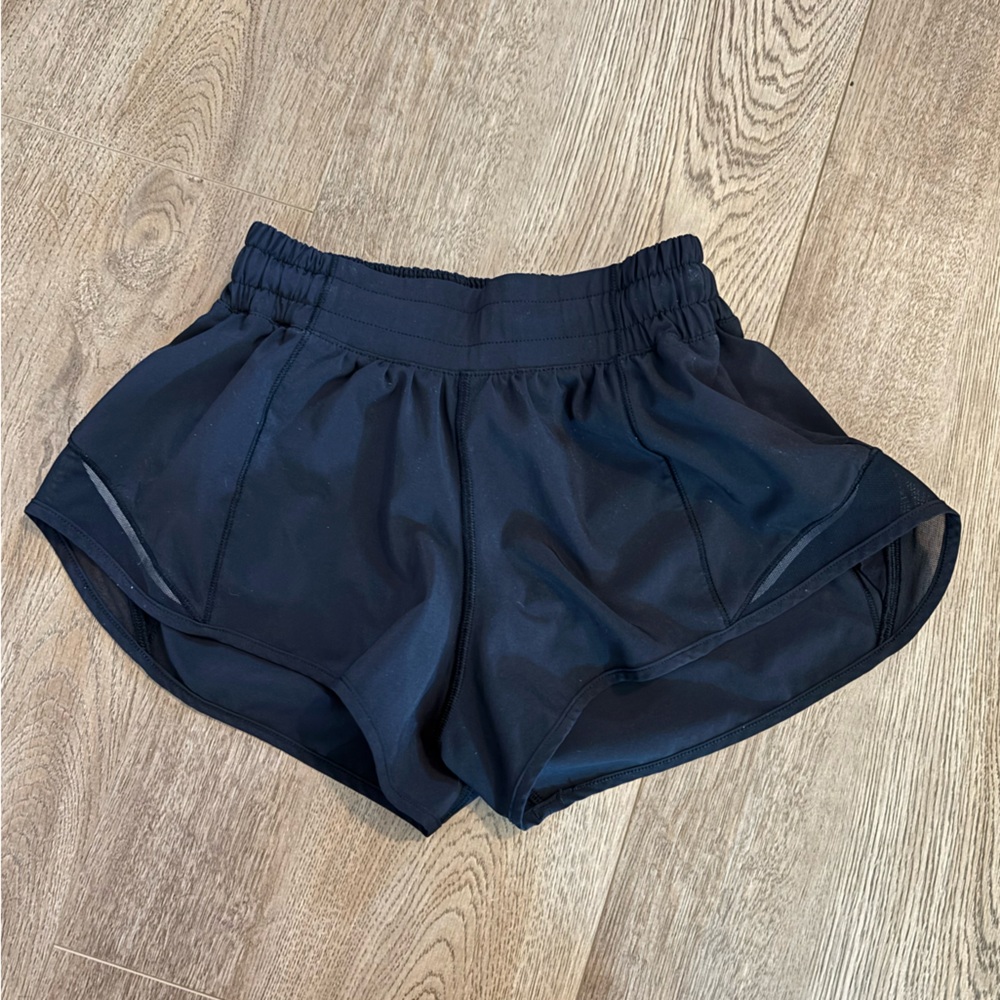 Lululemon hotty hot  low riseshorts 2.5 inch inseam size 2